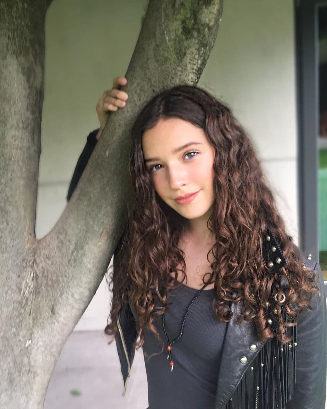 En la espera de su lanzamiento, Mía ya ha dado algunos adelantos de su talento en redes sociales e incluso abrió su canal de YouTube, donde compartió algunos videos de las interpretaciones que hizo de los temas: 'I'll never love again' y 'When the party's over'.