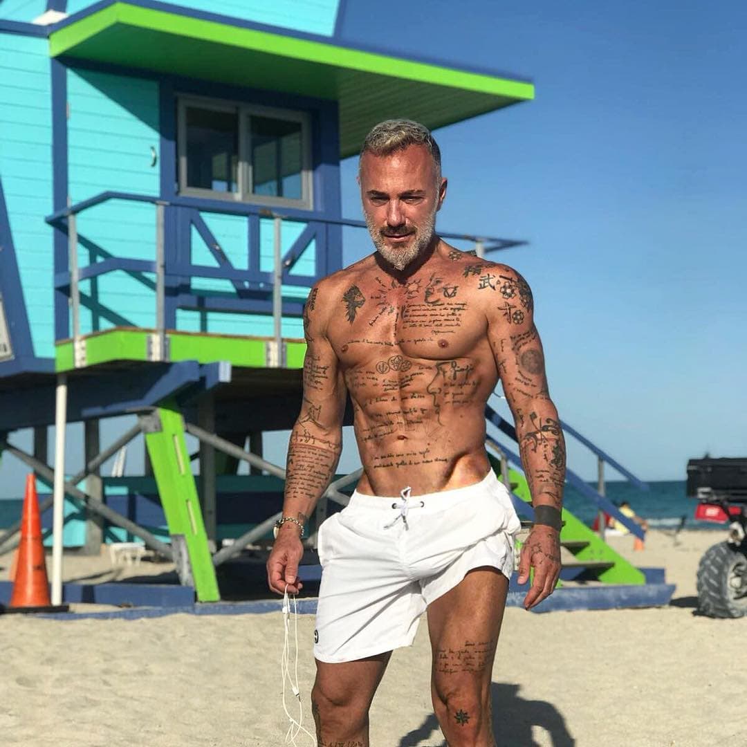 Hace algunos años, el italiano se adueñó de Internet volviéndose una sensación viral luego de que su estilo se hizo famoso y sus seguidores aseguraran que era “el millonario más sexy”.