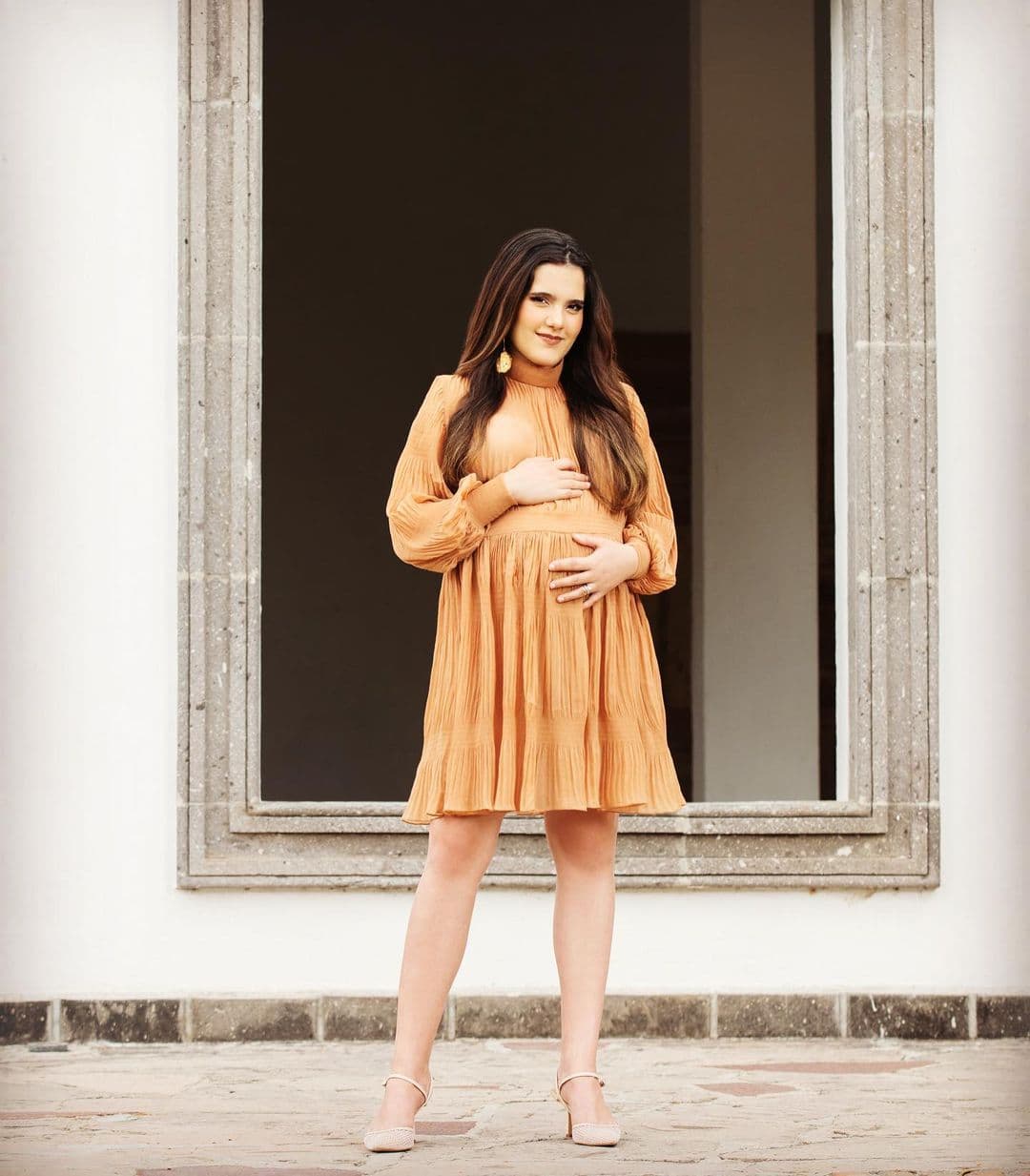 Camila, hija de Alejandro Fernández, muestra por primera vez la carita de su bebé, Cayetana