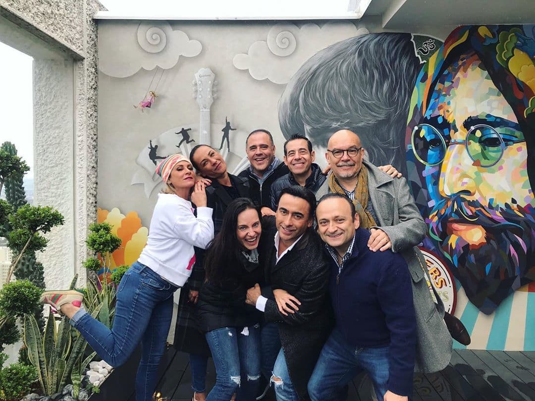 Después de 12 años de la última transmisión del programa de ‘Otro Rollo’ , Adal Ramones, Consuelo Duval, Roxana Castellanos, Mauricio Castillo, Yordi Rosado, Gaby Platas, Lalo España y el productor Eduardo Suárez se reunieron para traer a la mente de los fans divertidos recuerdos.