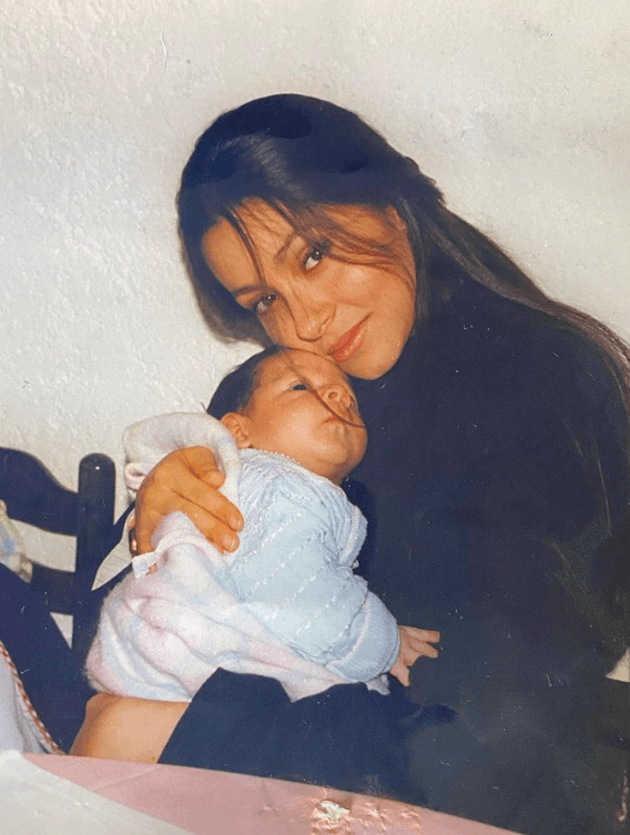 Fruto de su matrimonio con el empresario Guillermo Piña, en la década de los 90, la actriz tuvo a su único hijo, Guillermo Jr., el 28 de marzo de 1997.