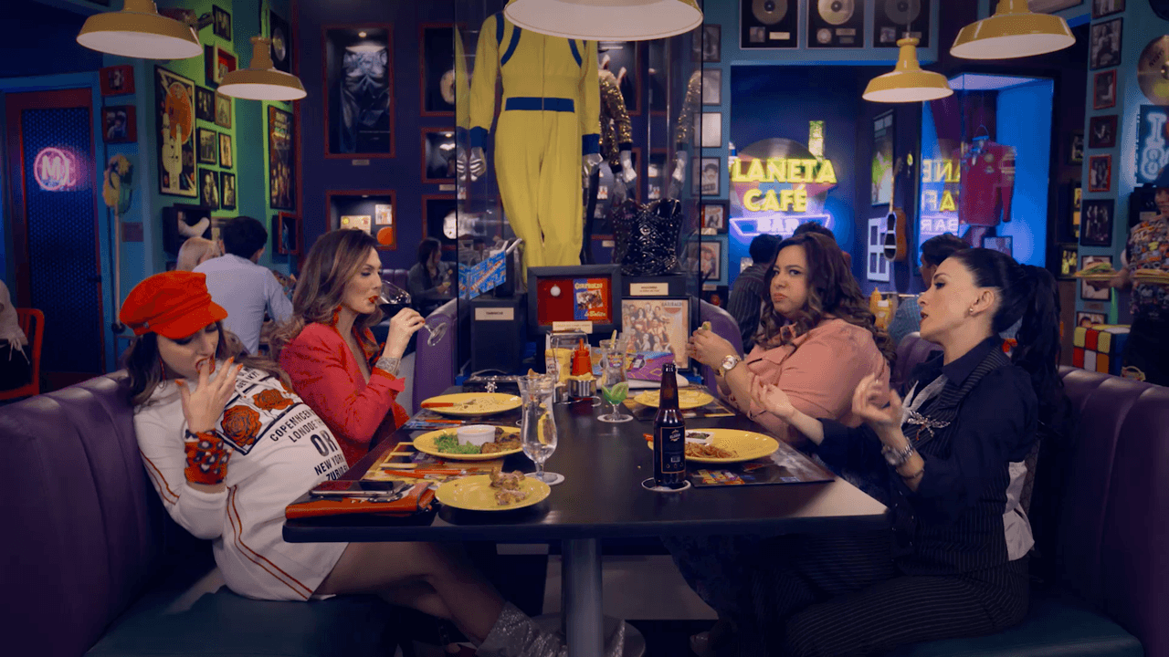 Durante el último capítulo de la segunda temporada vimos que Nicole ya estaba muy incómoda, a punto de dar a luz.