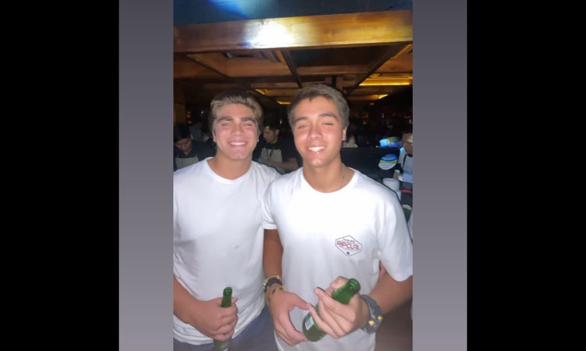 Los jóvenes son idénticos al protagonista de 'Perdona Nuestros Pecados'