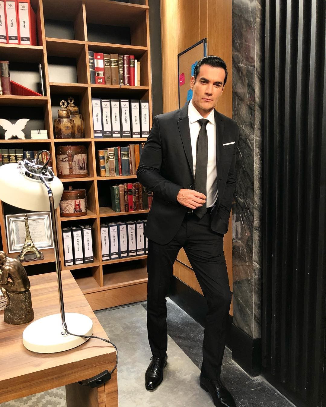 Así festeja elenco de ‘Por amar sin ley’ cumpleaños de David Zepeda