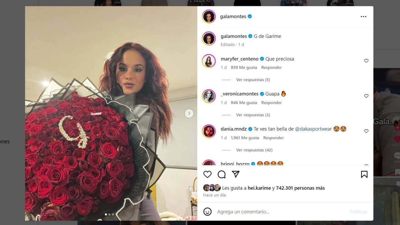 Gala Montes presume ramo de rosas.