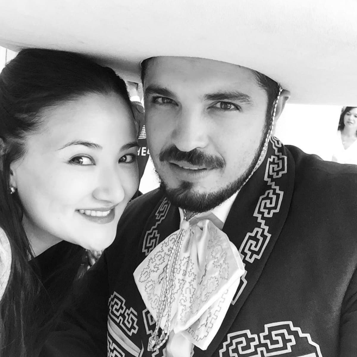 Fernando Santana comparte emotivas fotos con su nueva pareja