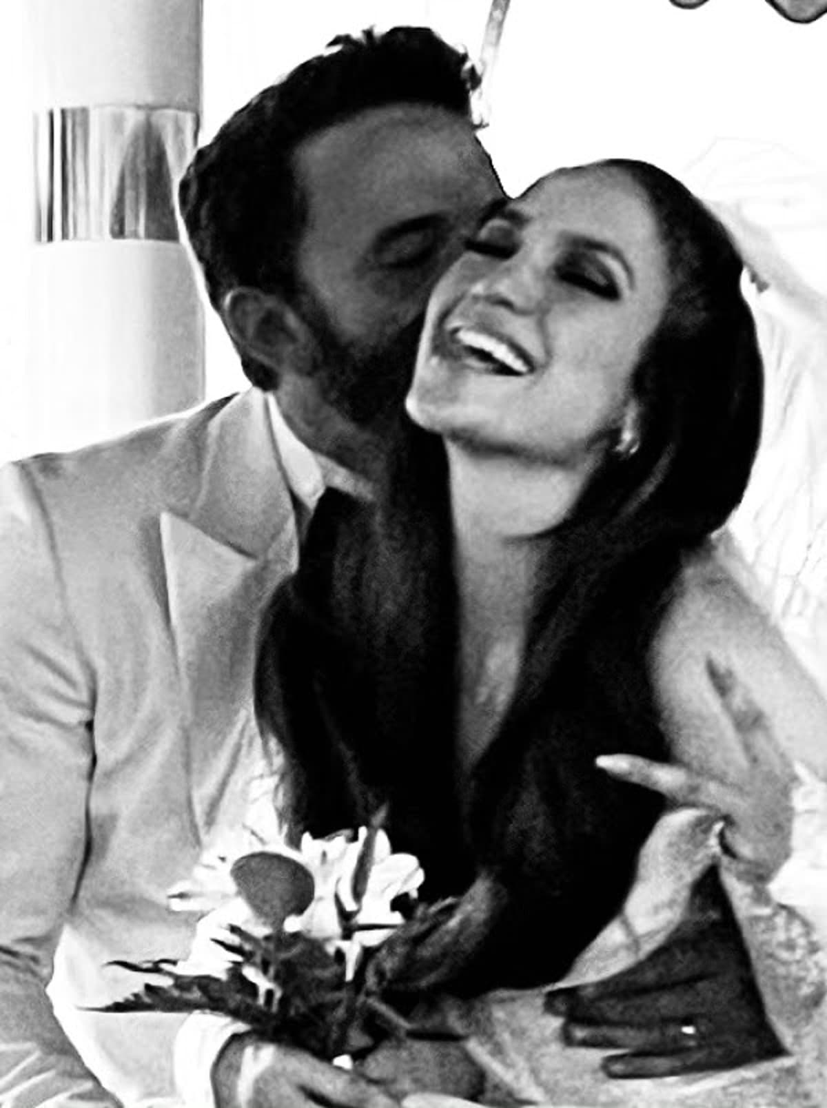 La 'diva del Bronx' presumió imágenes de su boda con el actor de Hollywood.