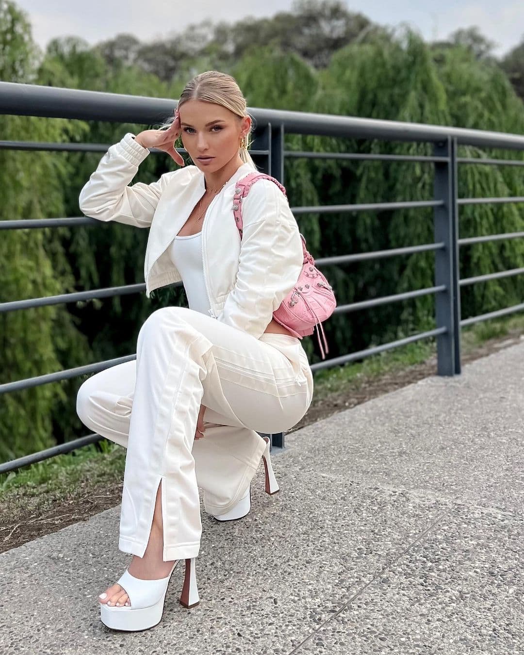 Irina Baeva publica fotos inéditas de cuando su cabello era oscuro