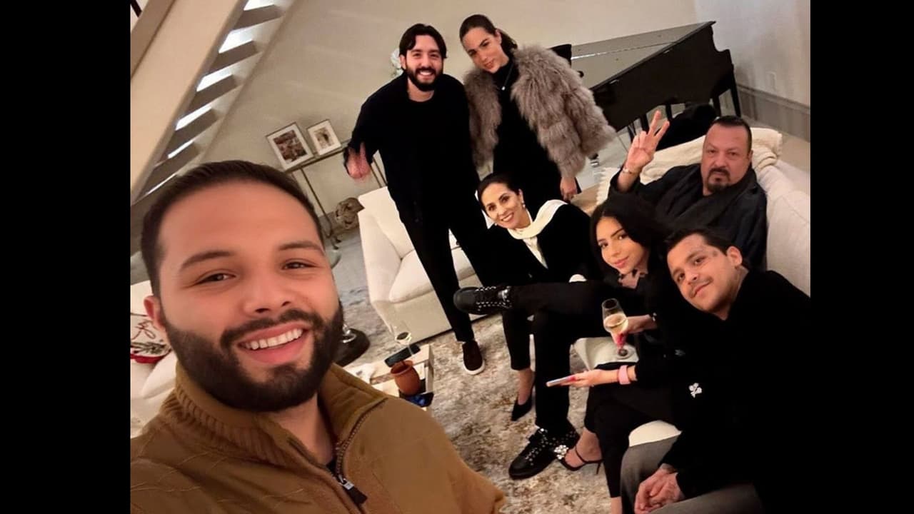 Ángela Aguilar presume nueva foto junto a Christian Nodal