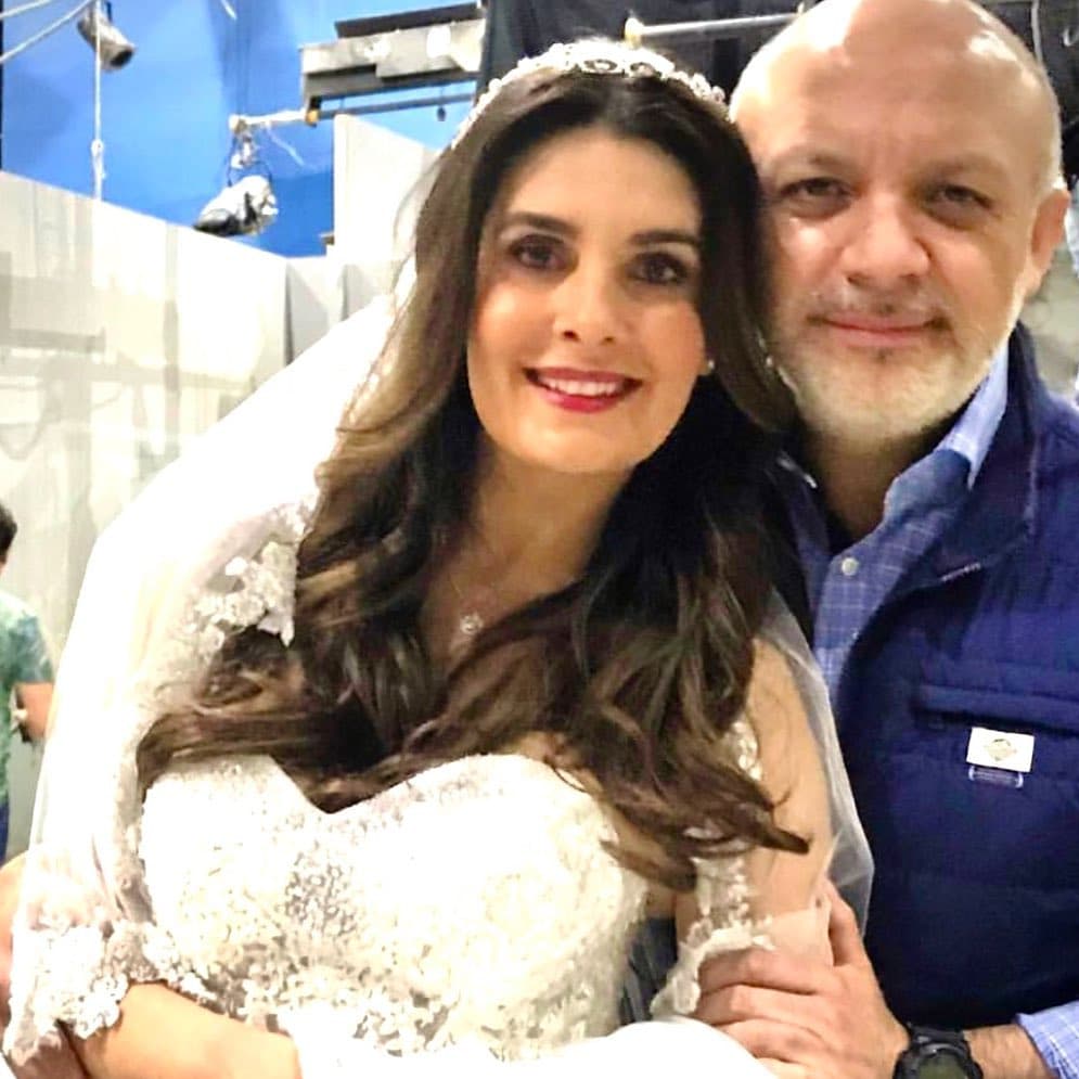 Mayrín Villanueva y Elías Solorio