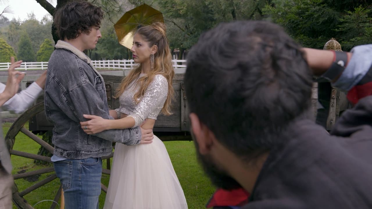 Actualmente, Michelle Renaud protagoniza la telenovela ‘Quererlo Todo’ en la que da vida a una modelo, quien hizo una fastuosa sesión de fotos y como compañero improvisado tuvo a ‘Mateo’ (Danilo Carrera).
