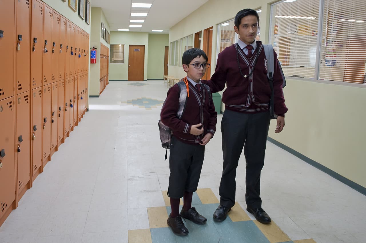 Se conocen poco, pero Lucas defenderá a Carlitos en la escuela como buena familia que son.