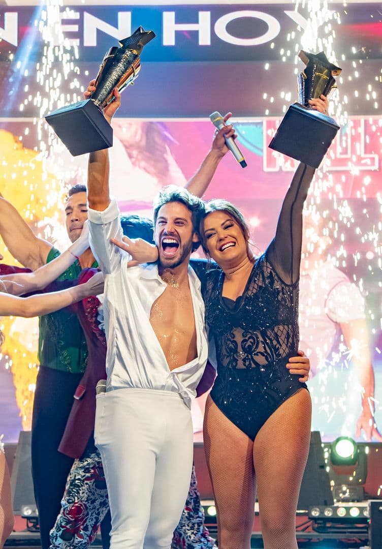 Mariana Echeverría y Lambda García se coronaron como los ganadores absolutos de Las Estrellas bailan en Hoy al lograr una calificación perfecta de su baile, más los 3 puntos extras que otorgó el público por las votaciones y 1 más por la votación de TVyNovelas.