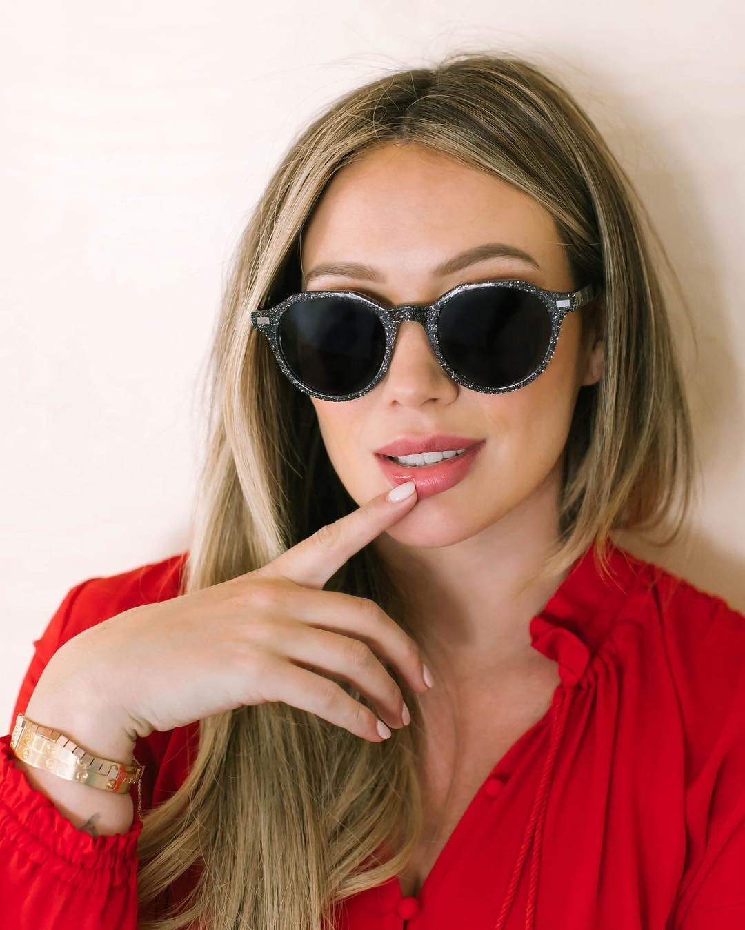 Hilary Duff se animó a probar el batido de placenta con un poco de bayas y jugo de frutas, esto para prevenir la depresión postparto, aumentar sus niveles de energía y tener una piel radiante.