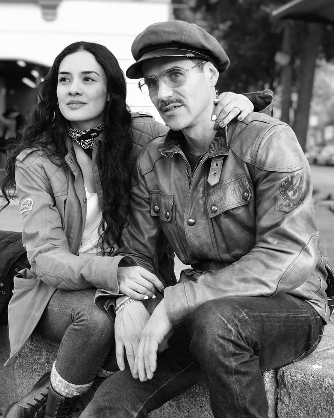 Mientras que el exesposo de Mayrín Villanueva ha destacado la gran mujer que tiene a su lado junto a varias fotografías a blanco y negro.