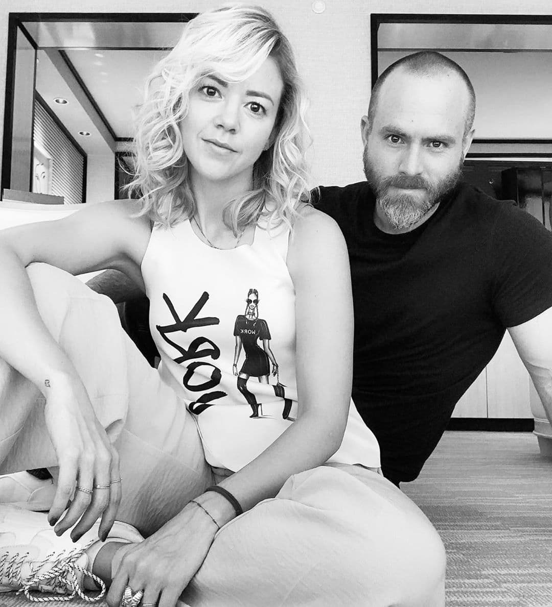 En esa entrevista, Hayser dejó claro que veía su futuro al lado de Fernanda Castillo. "Fer no es solamente el amor de mi vida sino una de las actrices que más admiro y que más respeto y para mí el hecho de que siga creciendo y siga haciendo proyectos para mí es maravilloso, verla y admirarla todos los días de mi vida para mí es fundamental".