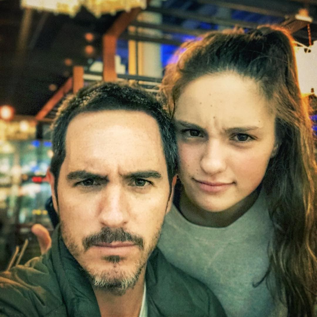 Mauricio Ochmann es padre de dos niñas, Kailani y Lorenza; pero es esta última quien heredó la belleza del actor, ya que Kailani es idéntica a su madre Aislinn Derbez.