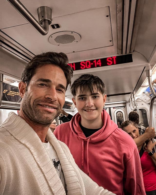 La pareja dedicó a Santi amorosos mensajes de cumpleaños.