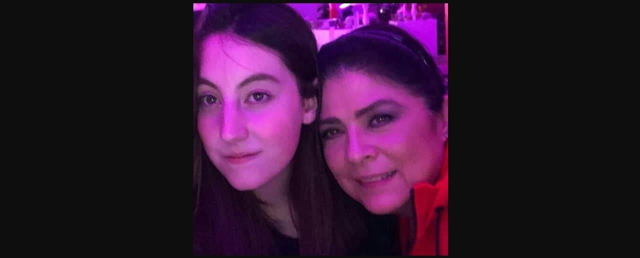 Además, Victoria Ruffo ha hablado en diversas ocasiones de sus hijos e incluso hace unos días destapó que no solo José Eduardo tiene nueva novia, confesó entre risas que Vicky está estrenando galán.
