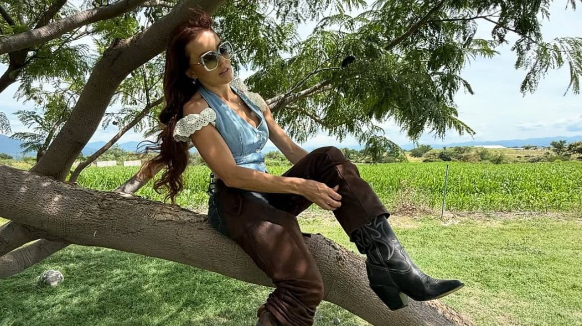 La actriz presume las botas que usará 'Doménica'