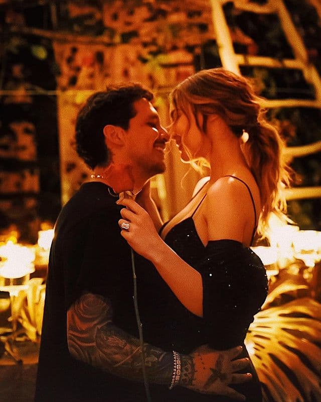 Belinda sorprende a Christian Nodal con excéntrico regalo y él presume: “Perdurará para la historia”