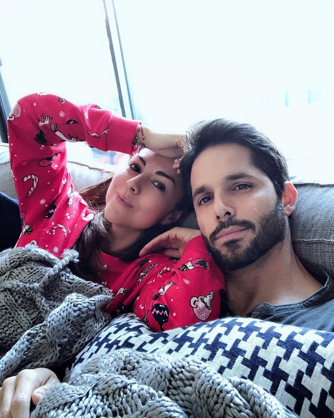 La convivencia diaria en el set de grabación hizo que dos meses después de conocerse comenzaran su noviazgo y cuatro años y medio después llegaran al altar.