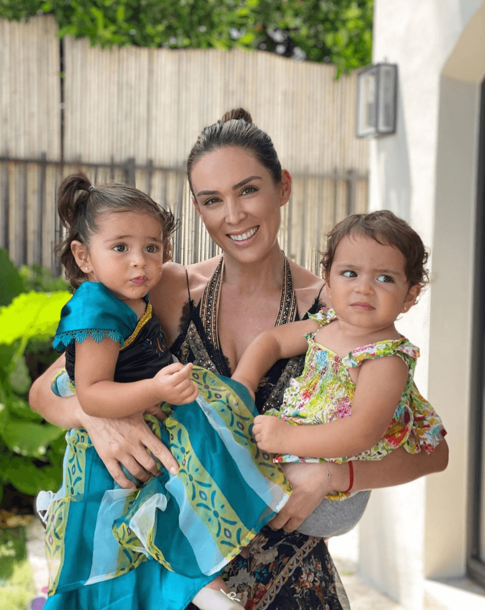 Jacky Bracamontes celebra el cumpleaños de sus mellizas con espectacular fiesta de Minnie Mouse