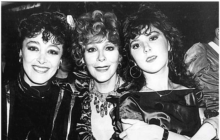 A más de tres décadas de la muerte de su hermana Viridiana, Sylvia Pasquel la recuerda, en redes sociales, con esta fotografía, en la que también aparece su madre Silvia Pinal.