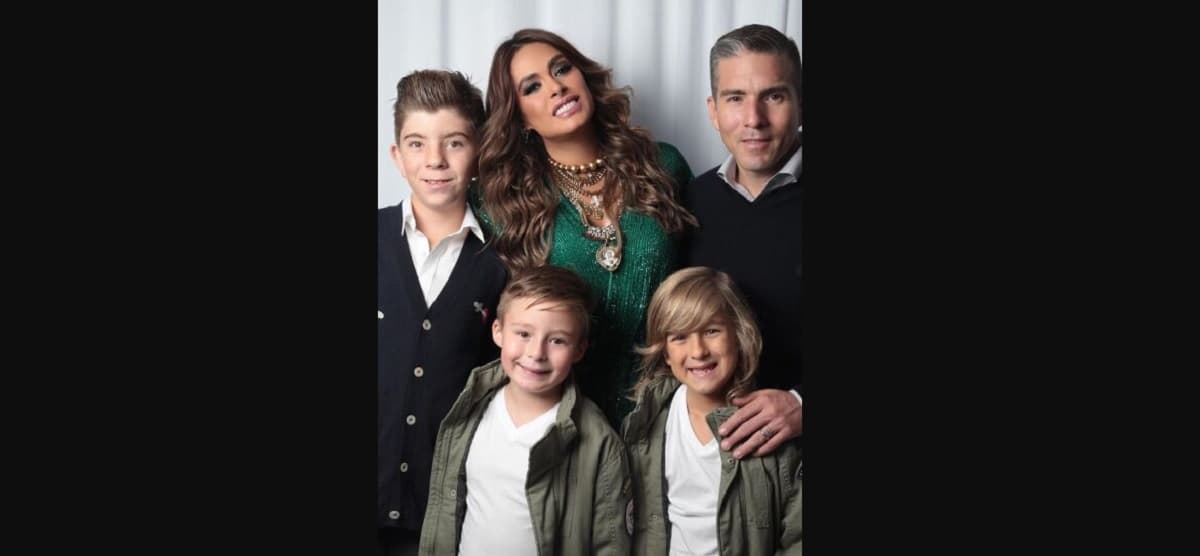 Galilea Montijo señala que aunque solo es mamá biológica de Mateo, ella considera como sus hijos a sus hijastros: Alexis y Claudio.