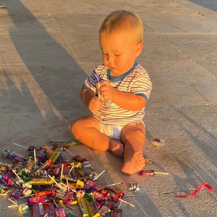 Marichelo, hermana de Anahí, también compartió fotos inéditas de Emiliano, a quien le dedicó un emotivo mensaje: “Hoy hace un año, nació mi amor más chiquito. Feliz cumpleaños gordito hermoso. Te extraño mi bebé. Te amo”.