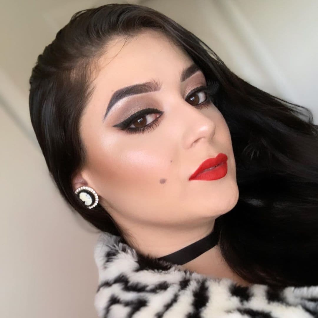 Azul no solo atrae miradas por darle la mano a su hermana y hacerla participe en su nuevo trabajo, también por el gran parecido físico que tienen, el cual le vale cientos de comentarios tanto en su perfil de Instagram como en el de la propia Allisson Lozz.