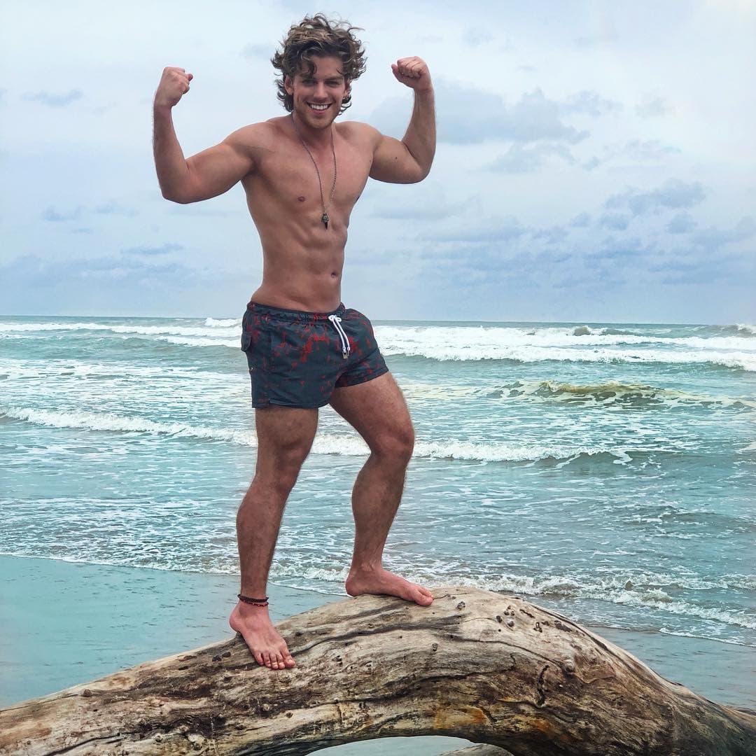Meses atrás, el galán de telenovelas publicó fotografías similares, que tomó en playas mexicanas.
