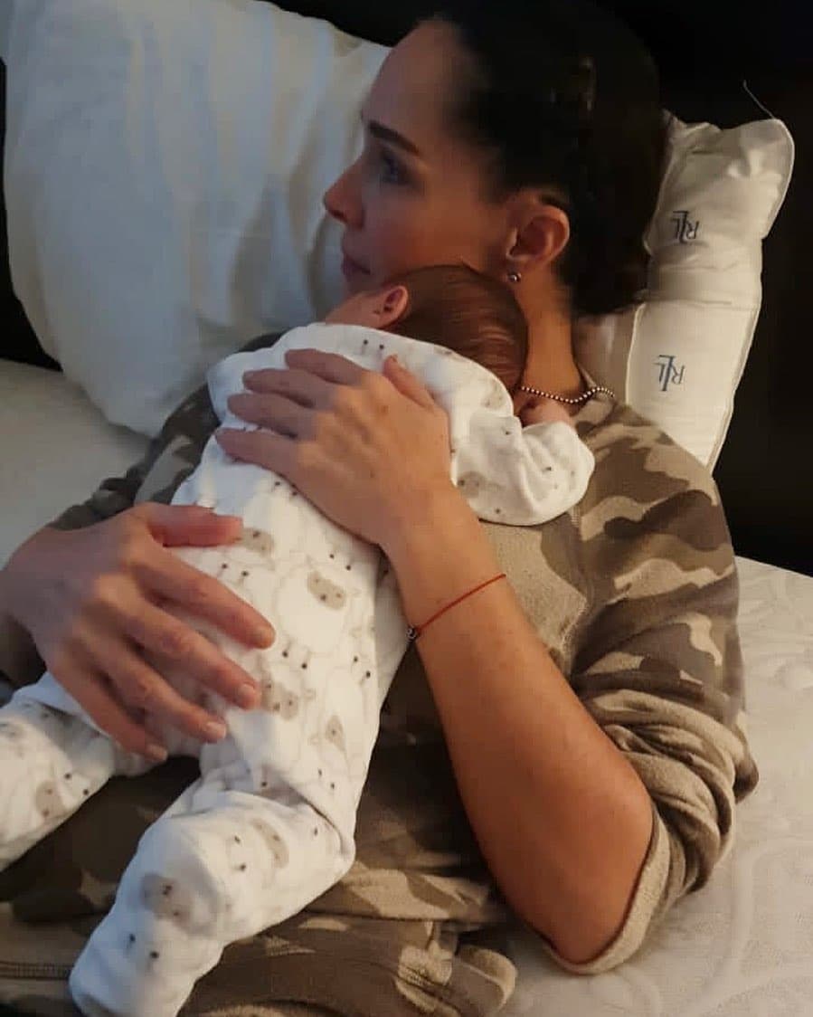 A días de nacido, Sharis Cid deja ver el rostro de su nieto y afirman: ‘Parece más tu hijo’