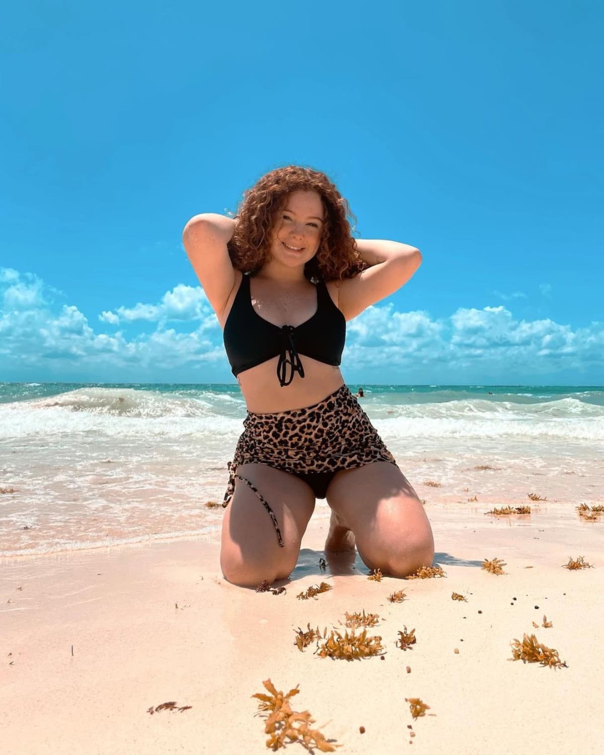 La actriz se mostró muy contenta con el resultado, el cual mostró en diminutos bikinis en diversas ocasiones; sin embargo, año y medio después, la actriz viajó a Colombia para someterse a una nueva cirugía plástica.