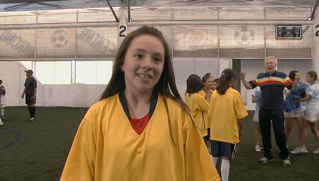 En el capítulo 'Futbolera', 'Paulina' también se enfrenta a la discriminación del entenador, sus compañeros y hasta los prejuicios de su mamá, al querer pertenecer al equipo de fútbol de la escuela.