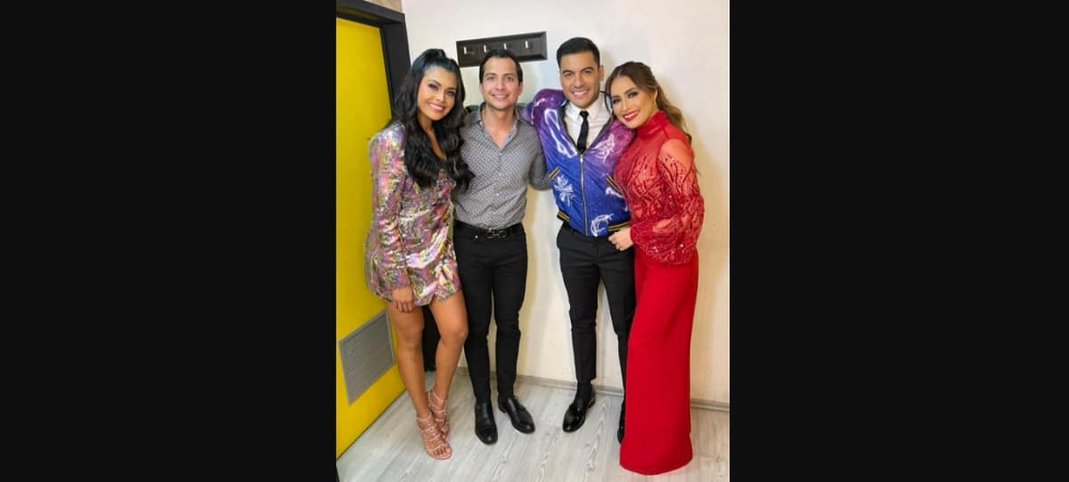 Sin embargo, en los últimos días y con motivo del estreno de la obra 'José, el Soñador', amigos de Cynthia Rodríguez publicaron imágenes en sus perfiles en las que mostraron a la pareja como nunca antes.
