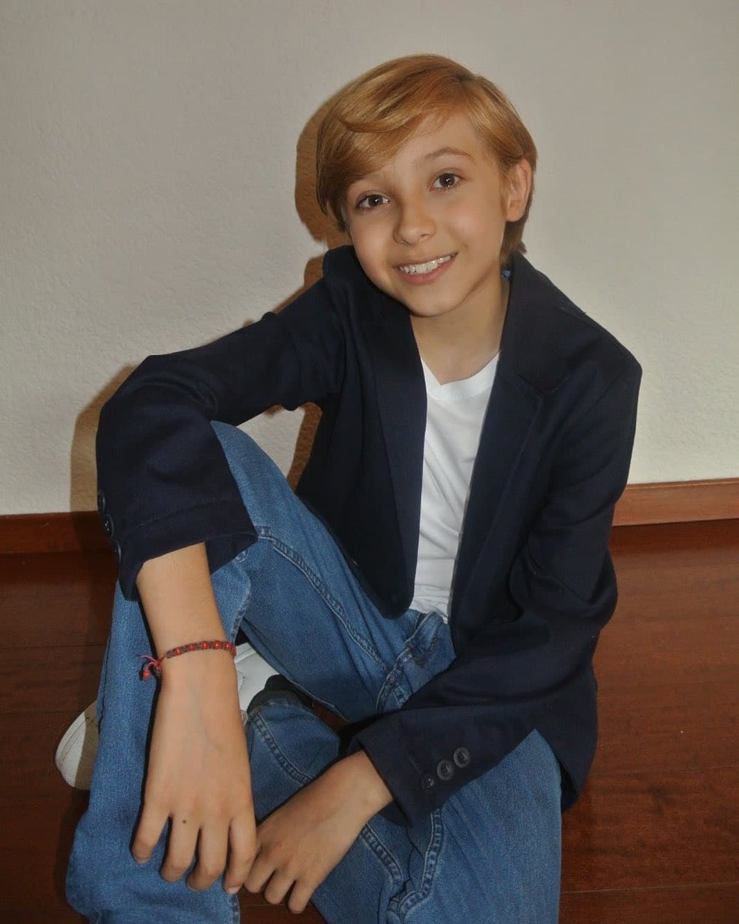 Pero las cosas no han sido sencillas para Tadeo pues para poder seguir desempeñándose como actor, sus padres le pusieron una condición, la cual radica en tener buenas calificaciones en la escuela.