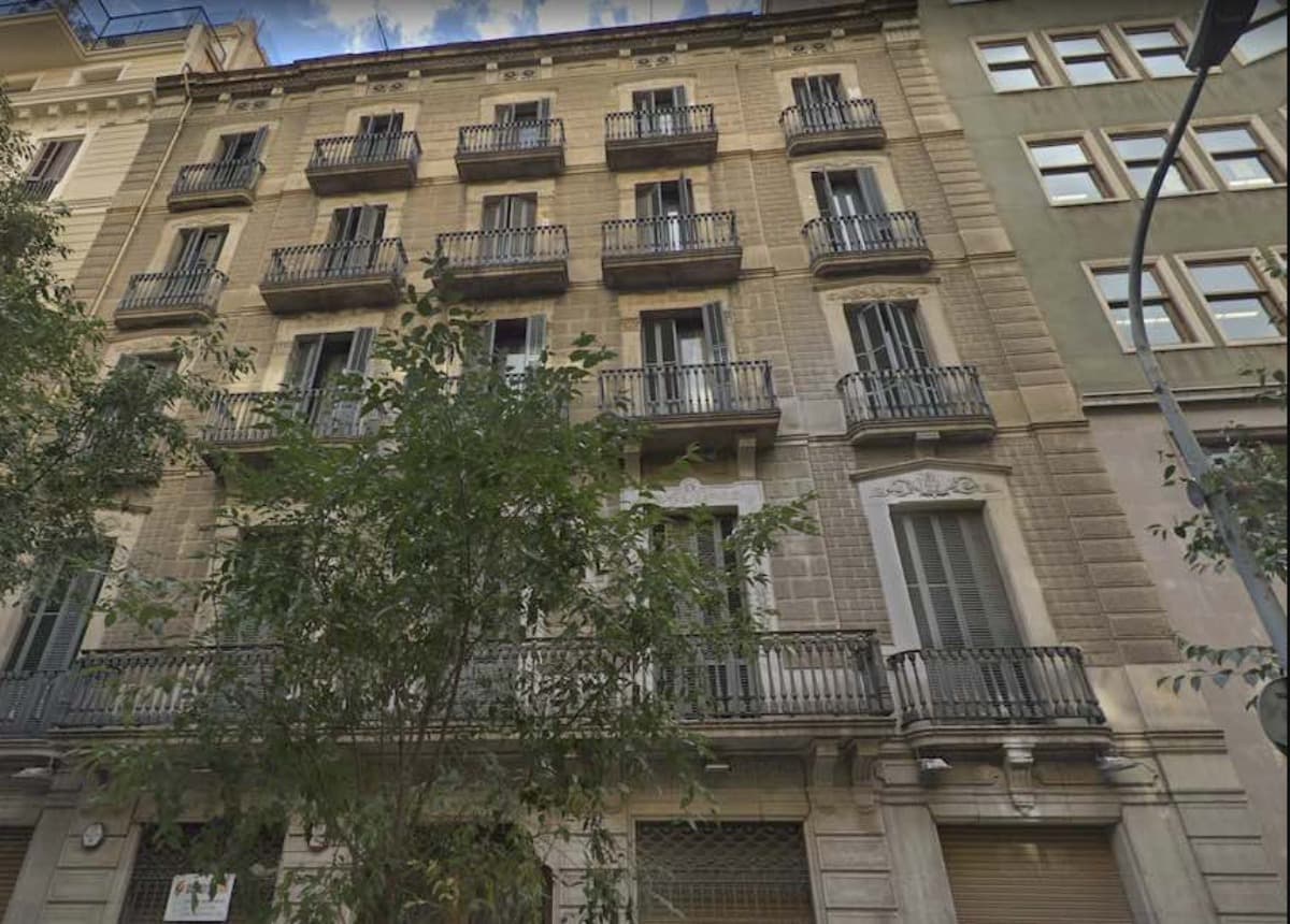 El penthouse cuenta con tres pisos y todas las comodidades necesarias