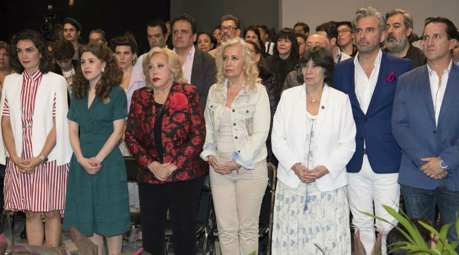 'Silvia Pinal… frente a ti' celebra misa por inicio de grabaciones