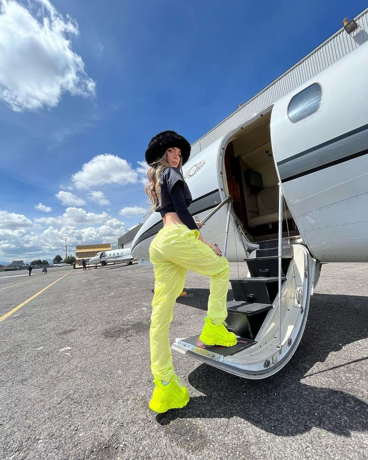 ¿Belinda se rapó? La cantante aparece sin cabello y causa revuelo