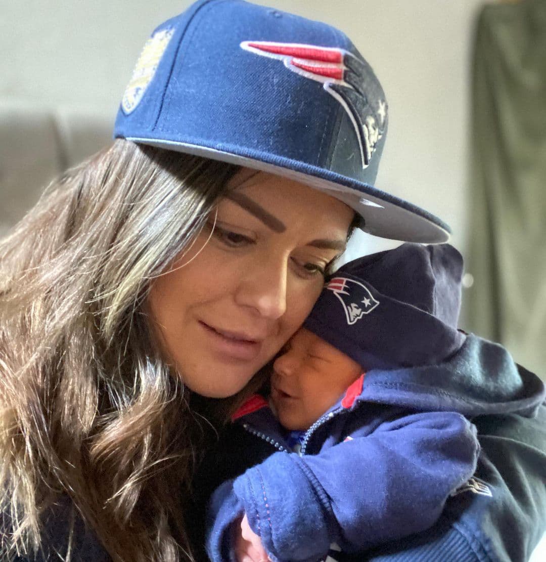 Mariana Echeverría muestra cómo duerme su hijo Lucca y provoca risas al compararlo con Rosalía