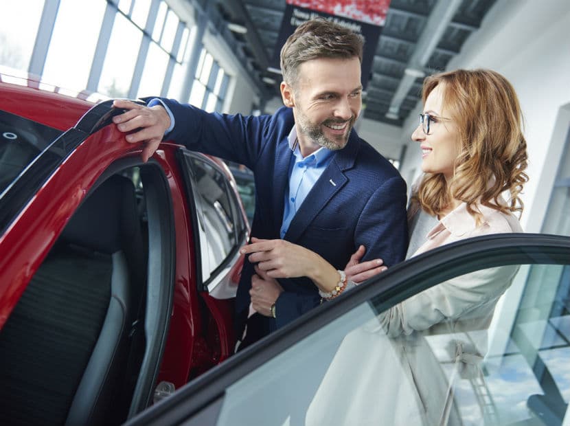 Los hombres Acuario equilibran sus emociones y sus actos por lo que aunque no diga todo el tiempo “te amo” sus actos expresarán su amor por ti.