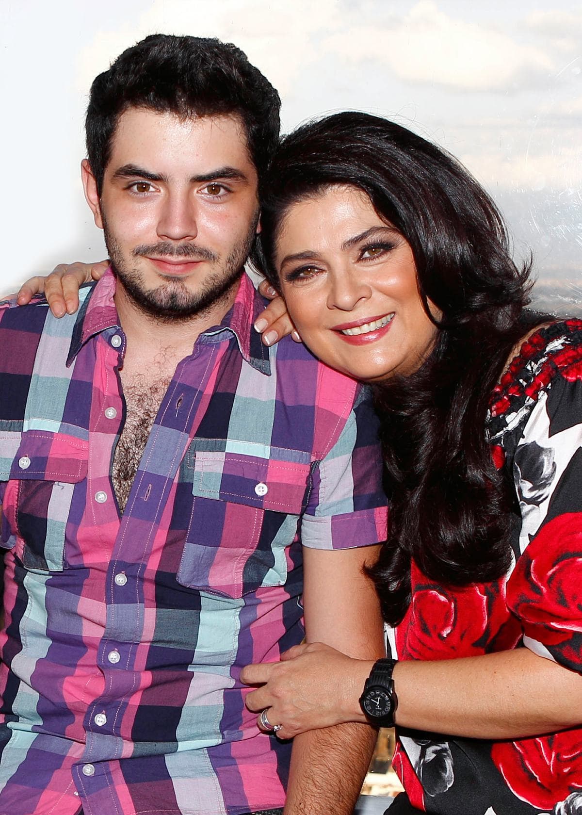 José Eduardo Derbez deja atónitos a famosos al publicar foto junto a Victoria Ruffo: ‘La quiero hacer póster’