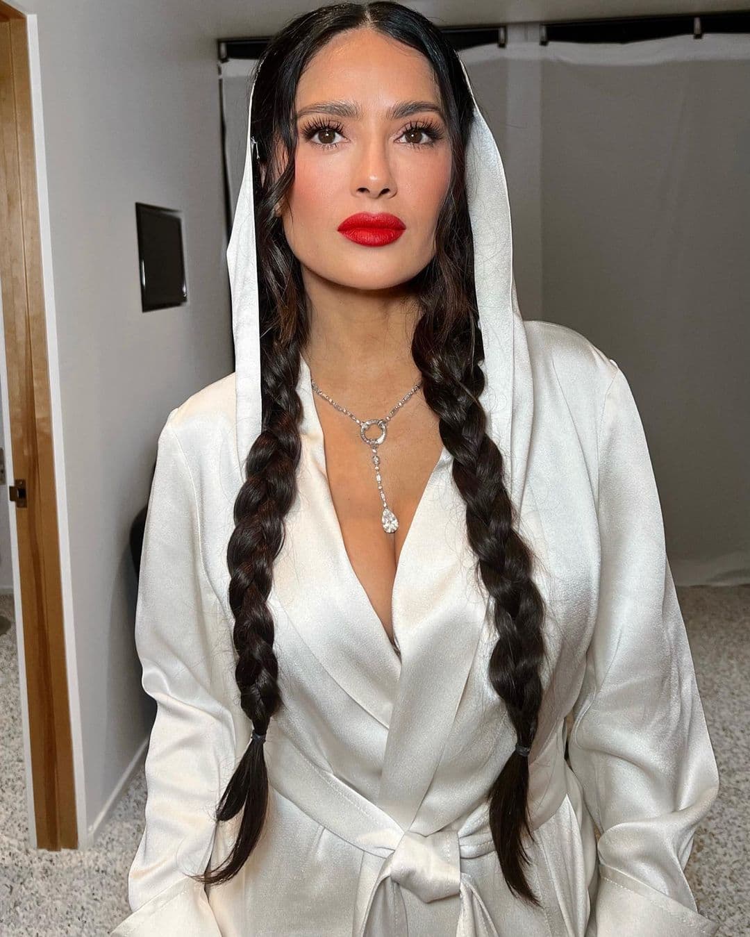 Salma Hayek y su glamoroso look de la Met Gala por el que le llueven halagos