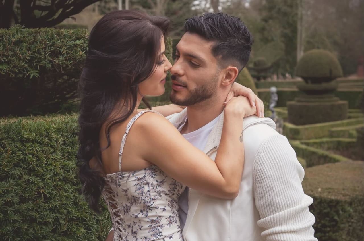 Raúl Jiménez y Daniela Basso.