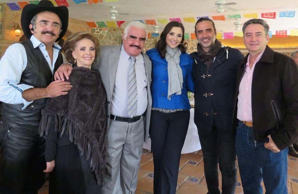 Hija adoptiva de Vicente Fernández confiesa por primera vez cómo se despidió de su papá