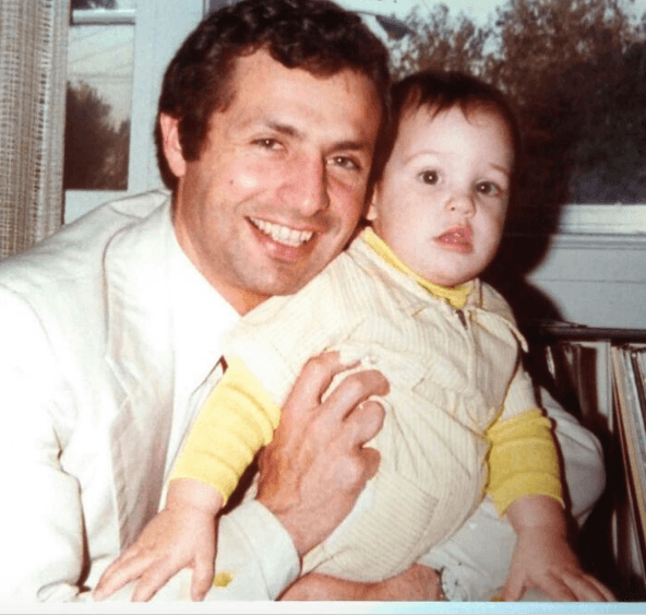 Mauricio Ochmann recordó a su primer papá adoptivo con una imagen del recuerdo