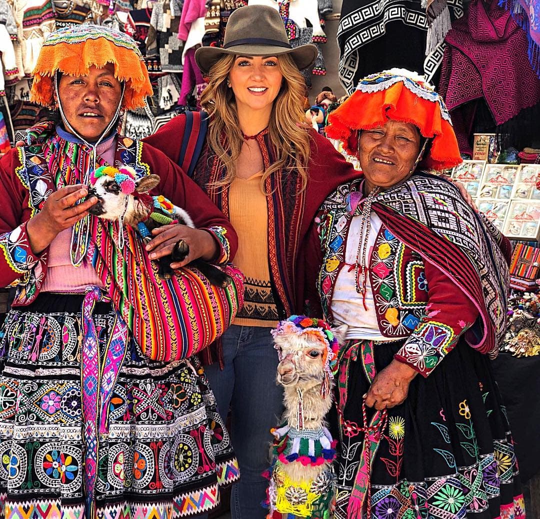 La también actriz señaló en la descripción de las imágenes lo feliz que le hace conocer destinos nuevos.