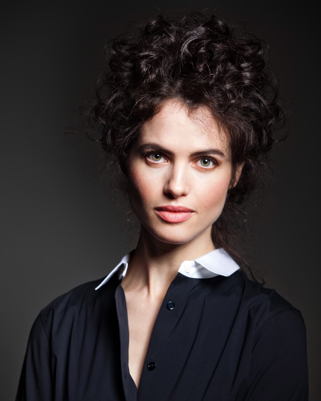 Tiene 42 años y da clases en el Instituto Tecnológico de Massachussets.