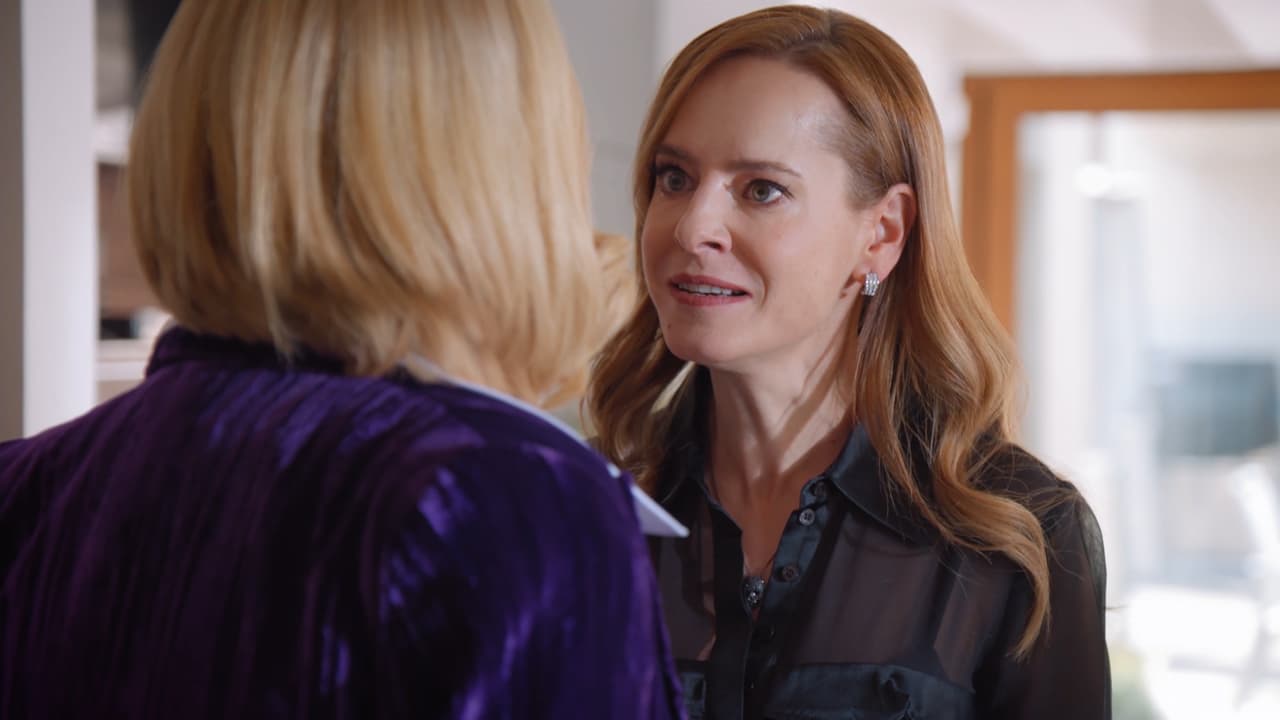 En 'Qué le pasa a mi familia?', 'Violeta' (Gaby Platas) le reclama a 'Ofelia' por haber provocado el accidente por el que su esposo 'Esteban' podría no volver a caminar.